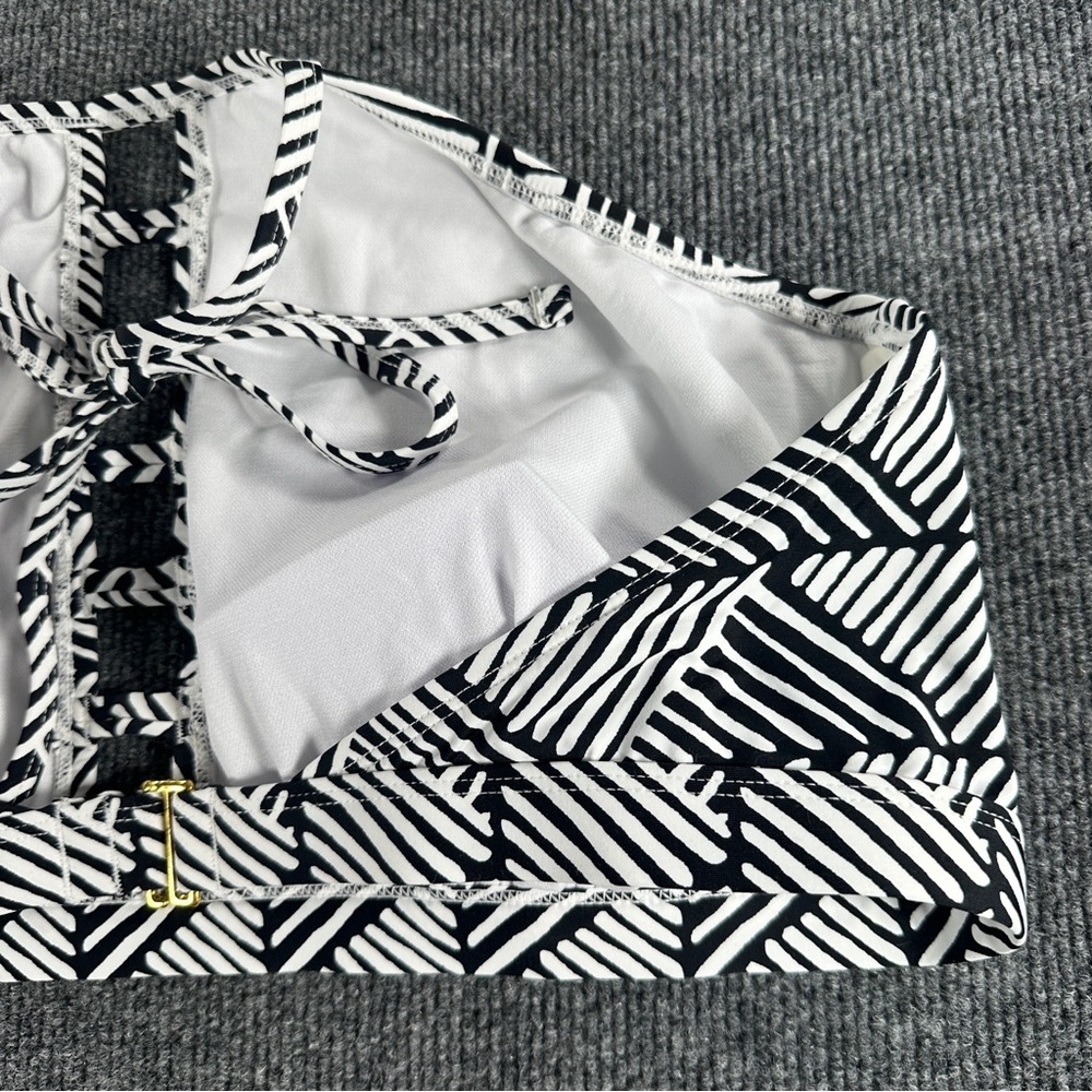 NEW‎ Mynah Geometric Black and White Clasp Back Bikini Top - Picture 8 of 8